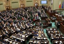 Demokratyczna demokracja czy semidemokratyczna degrengolada?