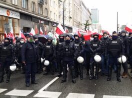 Kiedy Policja przeprosi Polaków za maseczkowe mandaty?